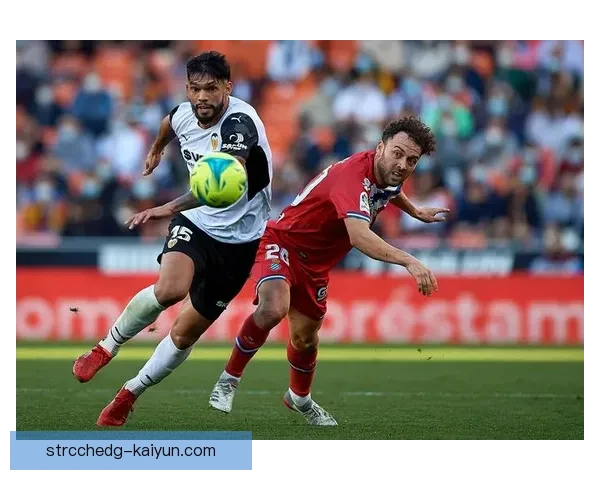 西甲战术变化逐渐显现，各队竞争力增强，策略多样化值得关注